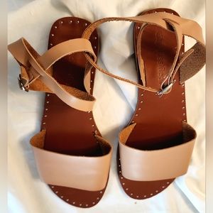 CITY CLASSIFIED SANDALS. SIZE 7.5 Spring/Summer
